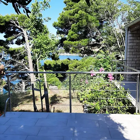 Matejo Villa *